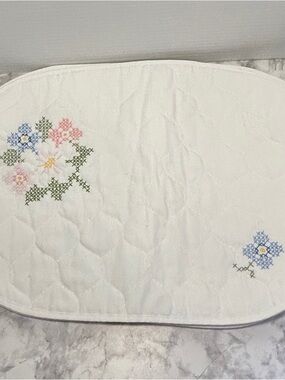 Vintage handmadeSet of 4 White Quilted Placemat with Pastel Cross-Stitch Flowers